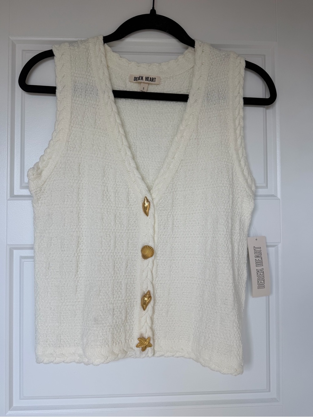New with Tags- Derek Heart Knit Sleeveless Seashell Button Vest